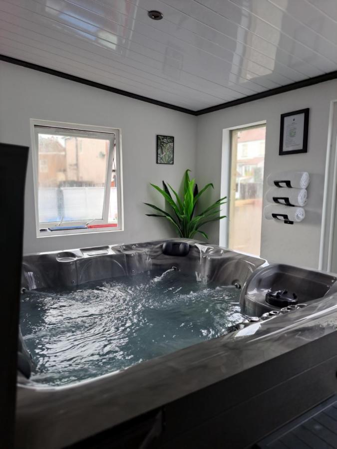 Family Holiday With Hot Tub , Family Groups Only Blackpool Exterior foto
